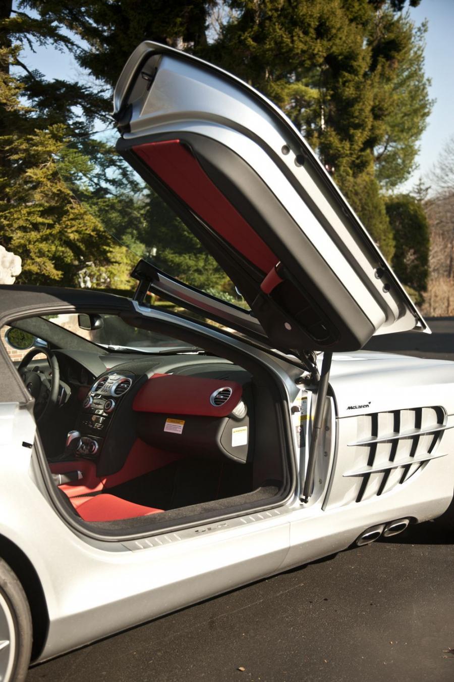 Интерьер Mercedes-Benz SLR McLaren Roadster (R199) 2007 года  (NA) (фото 34 из 36)